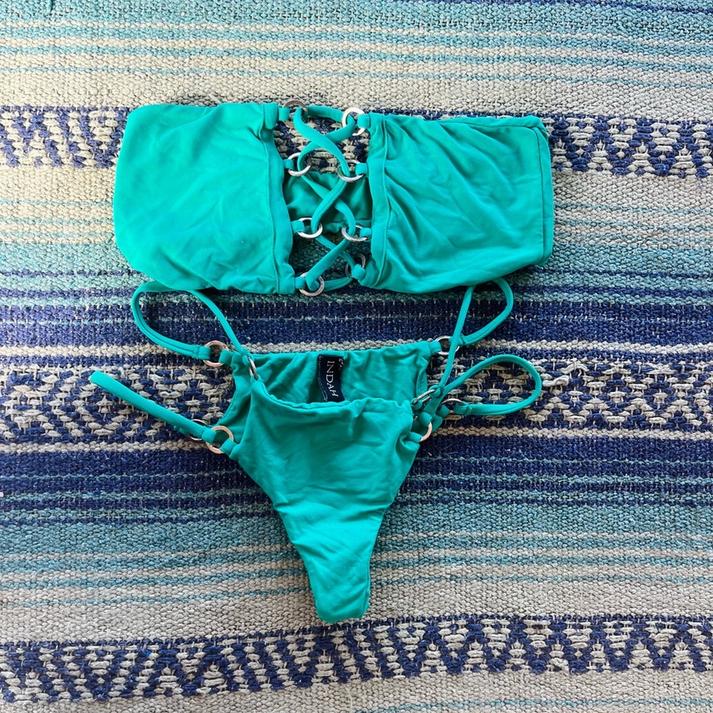 Indah bikini